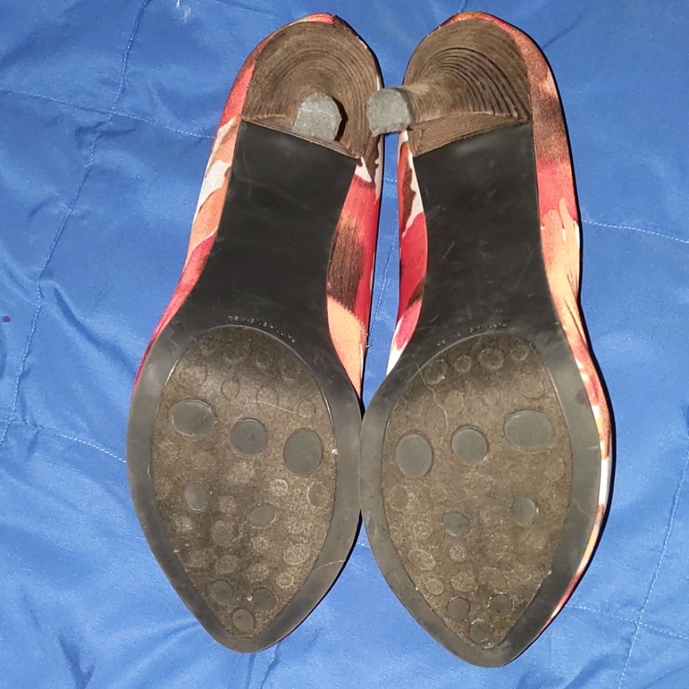 Heels - Picture 4 of 4